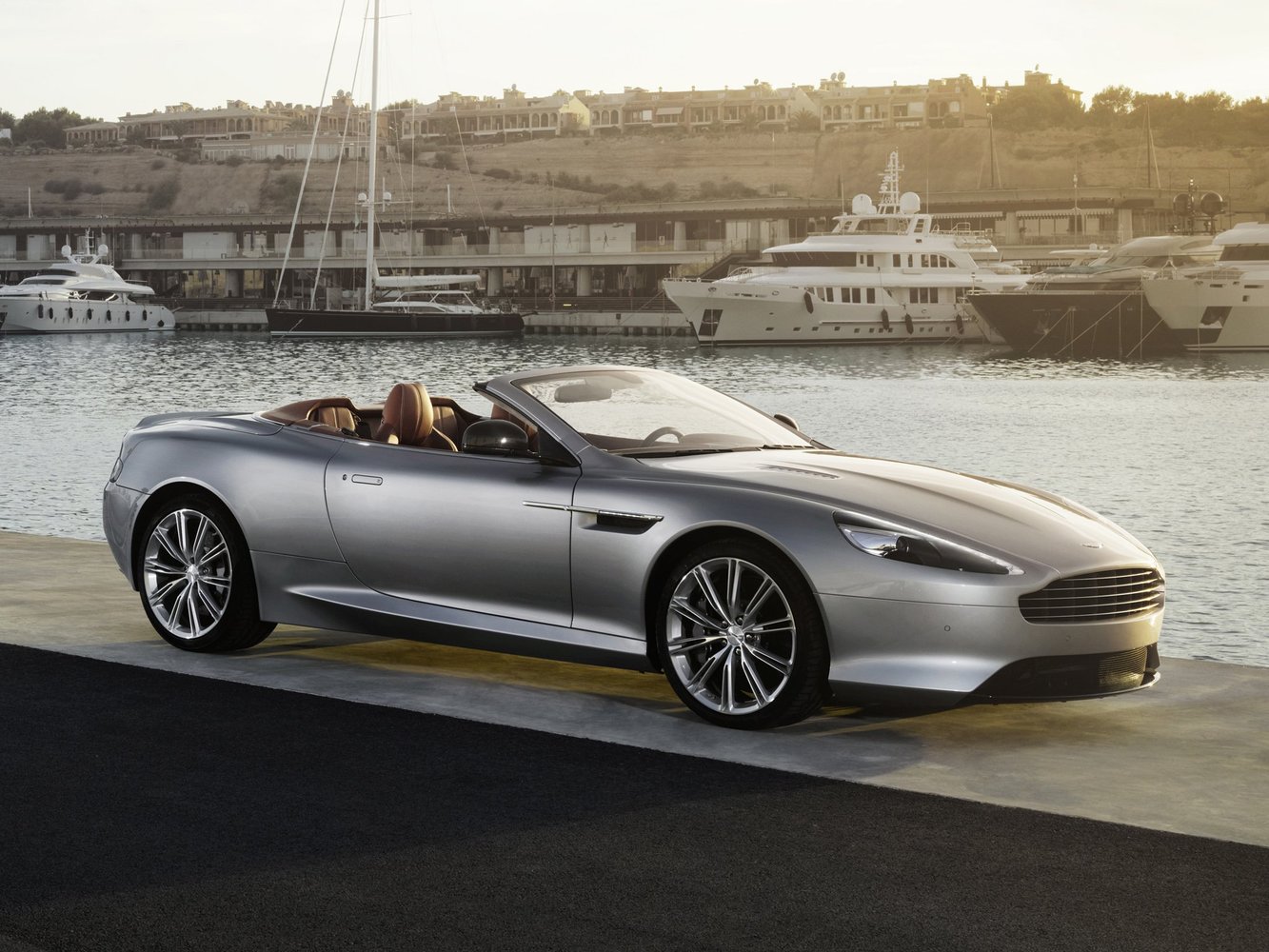 Aston Martin DB9 2012 - 2016