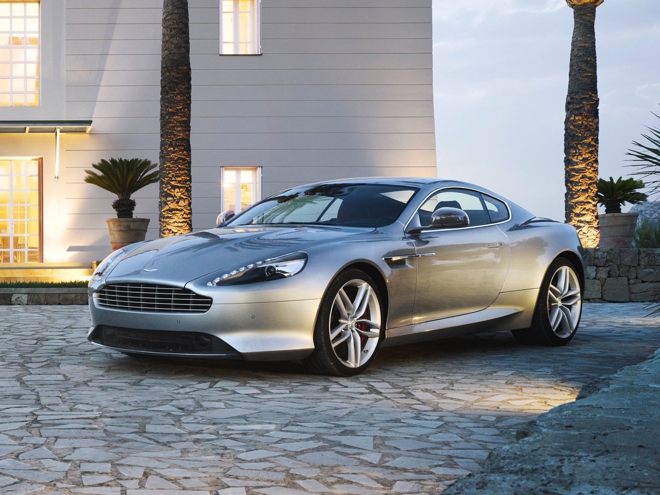 Aston Martin DB9 2012 - 2016