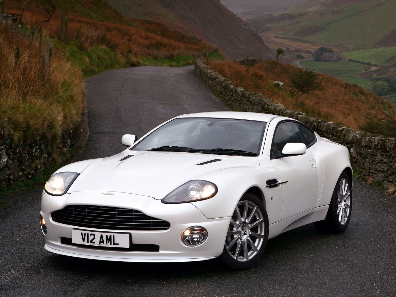 Aston Martin V12 Vanquish 2001 - 2007