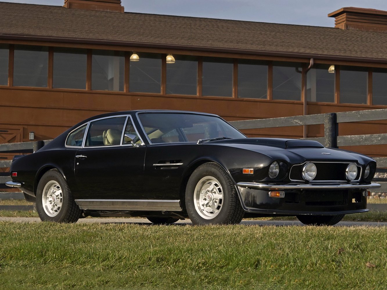 Aston Martin V8 Vantage 1978 - 1989