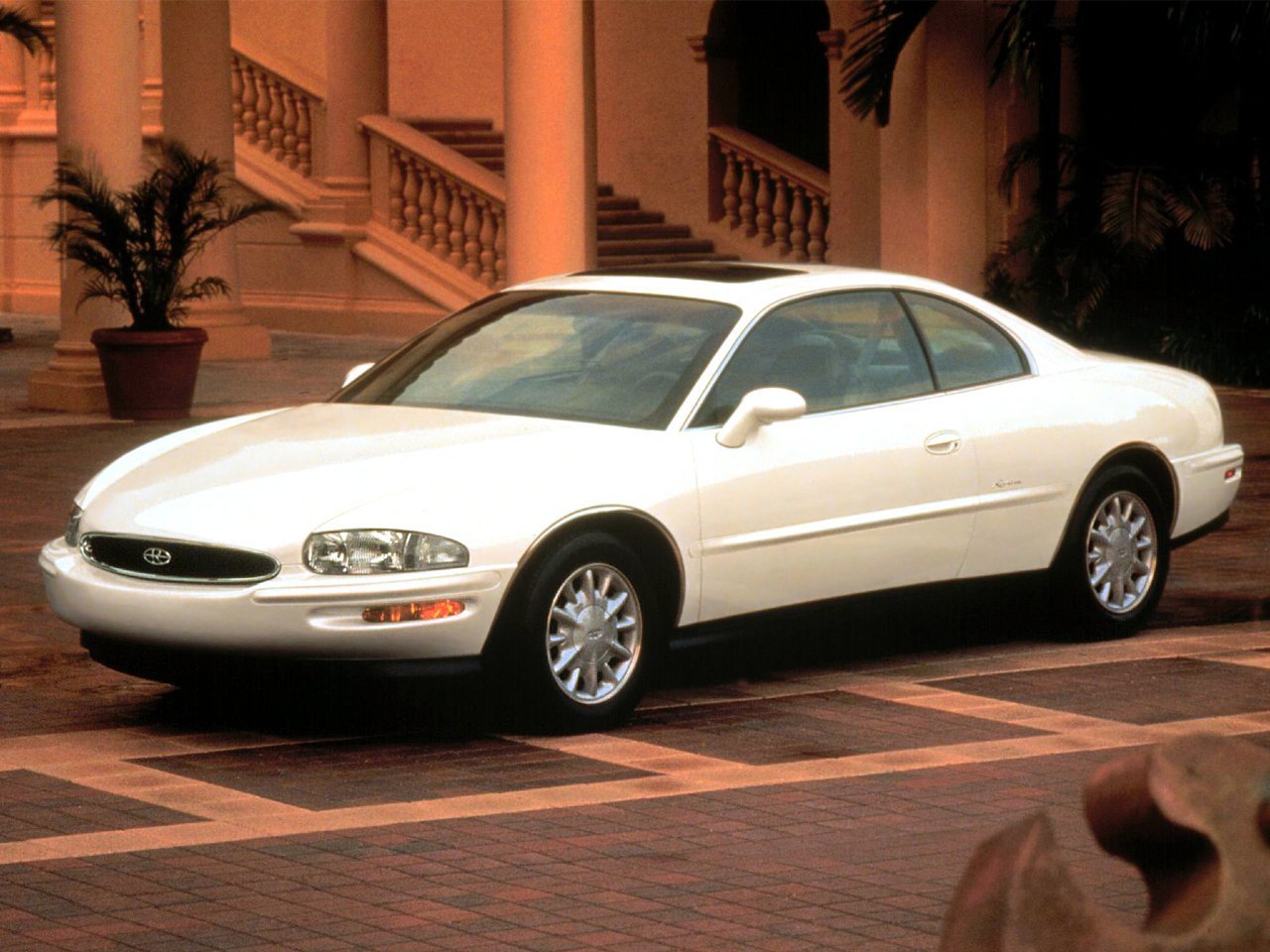 Buick Riviera 1994 - 2000