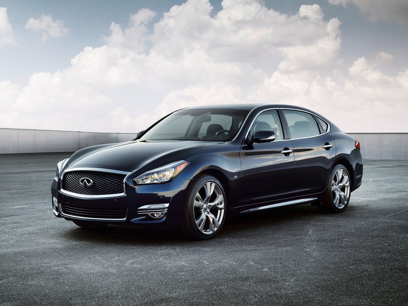 Infiniti Q70 2015 - 2016