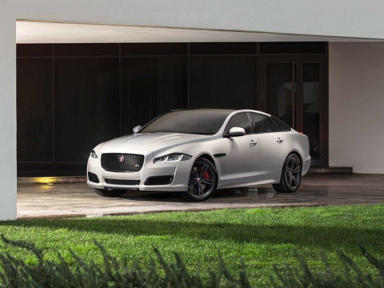 Jaguar XJR 2015 - 2016