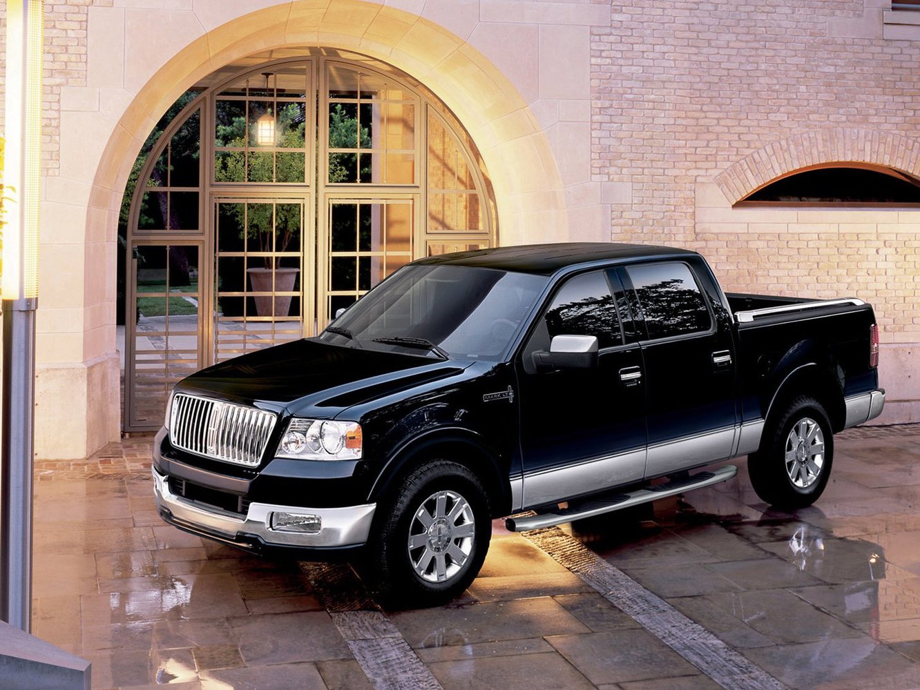 Lincoln Mark LT 2004 - 2010