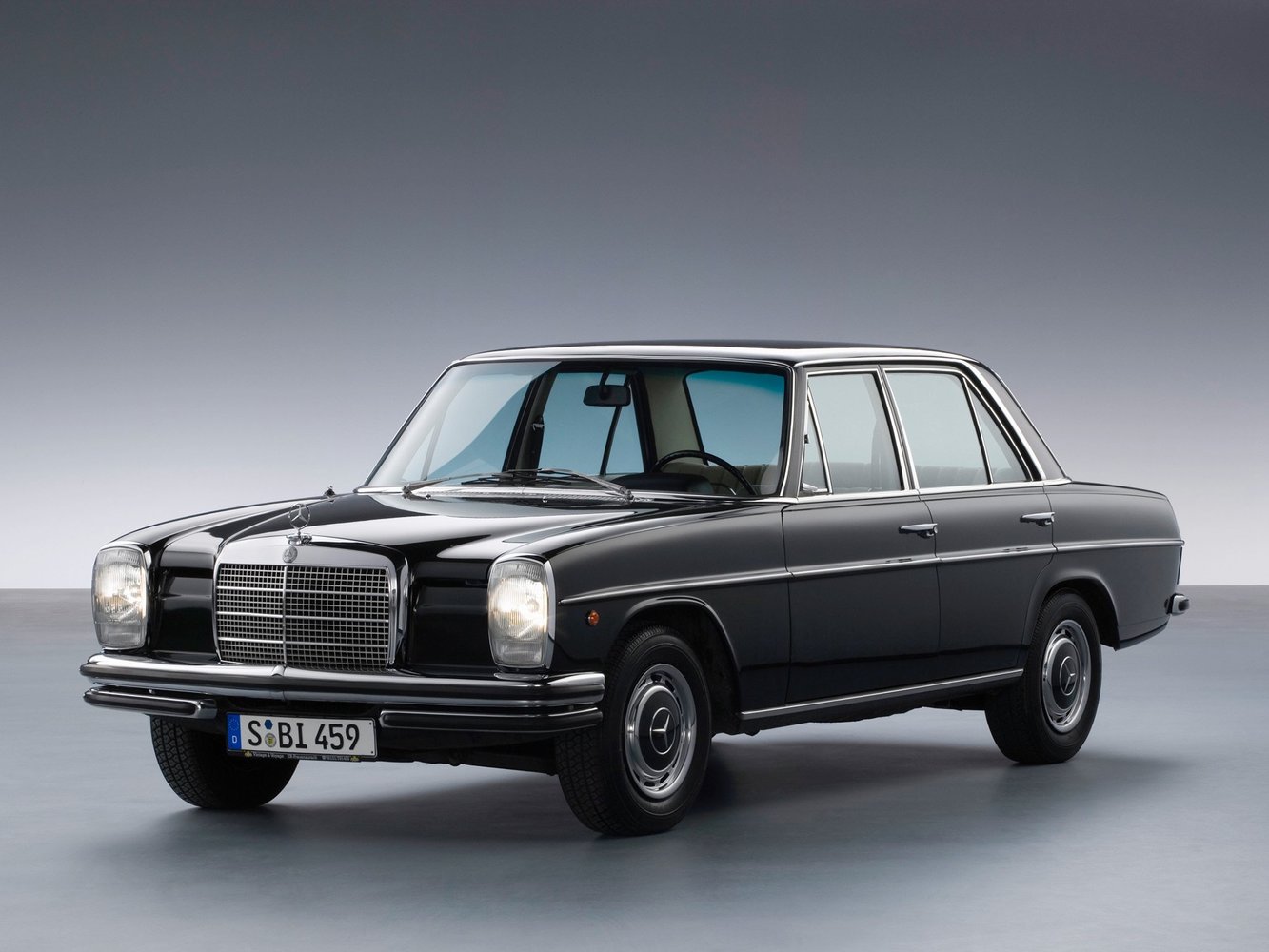 Mercedes-Benz W114 1967 - 1977
