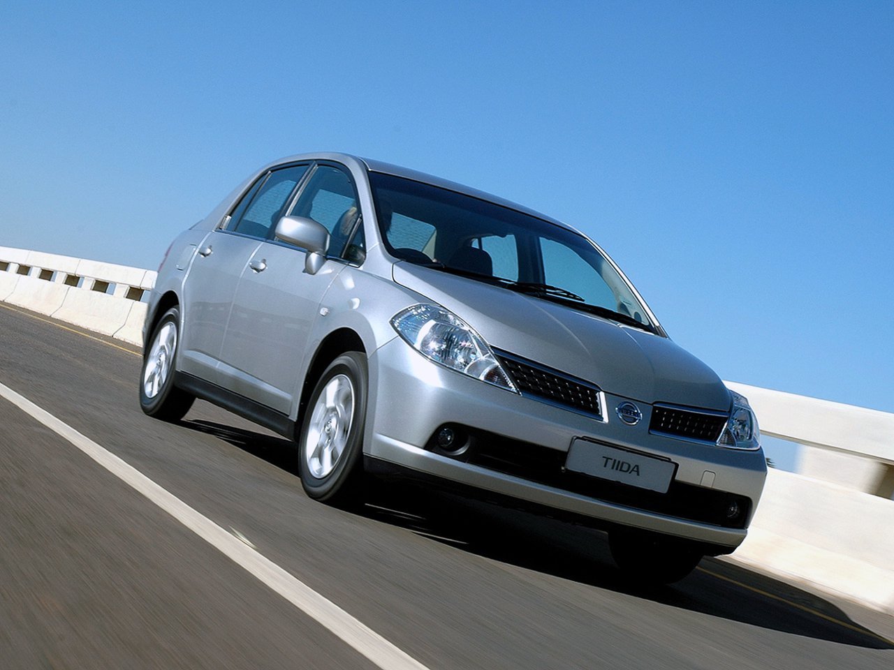 Nissan Tiida 2004 - 2012