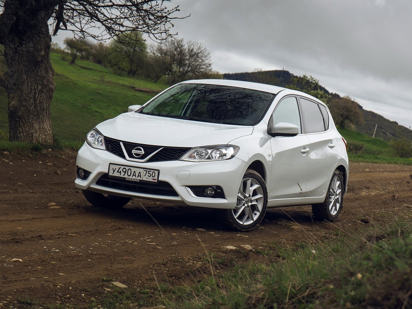 Nissan Tiida 2015 - 2016