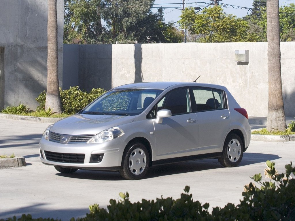 Nissan Versa 2007 - 2013